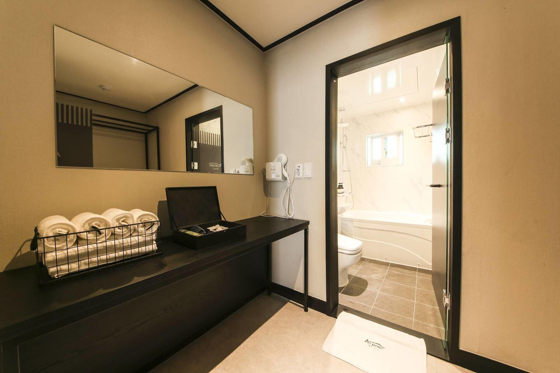 Almond Hotel Gupo Station Busan Buitenkant foto