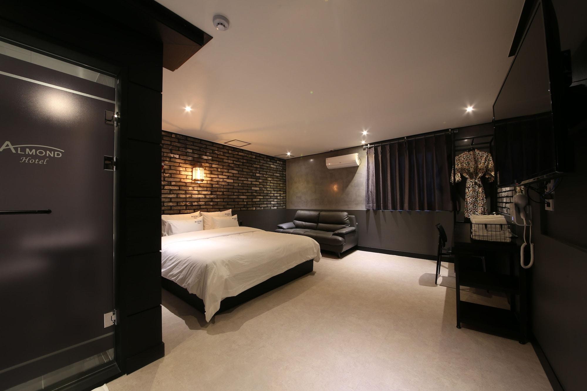 Almond Hotel Gupo Station Busan Buitenkant foto
