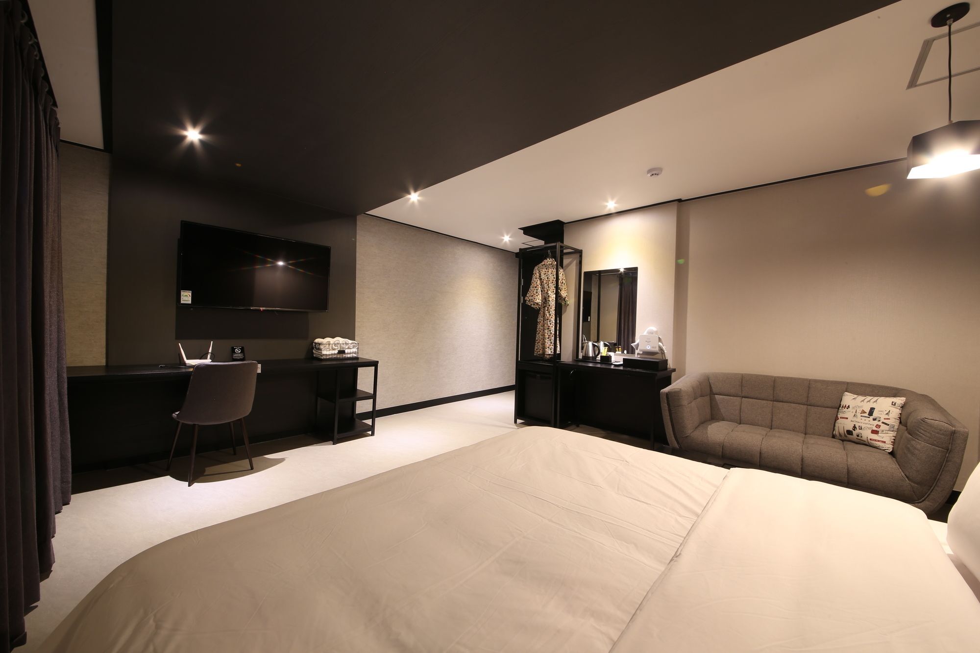 Almond Hotel Gupo Station Busan Buitenkant foto