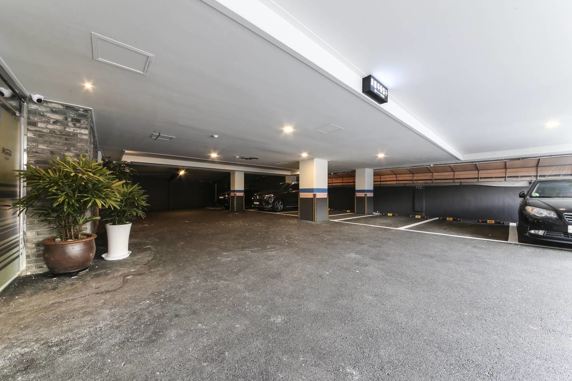 Almond Hotel Gupo Station Busan Buitenkant foto