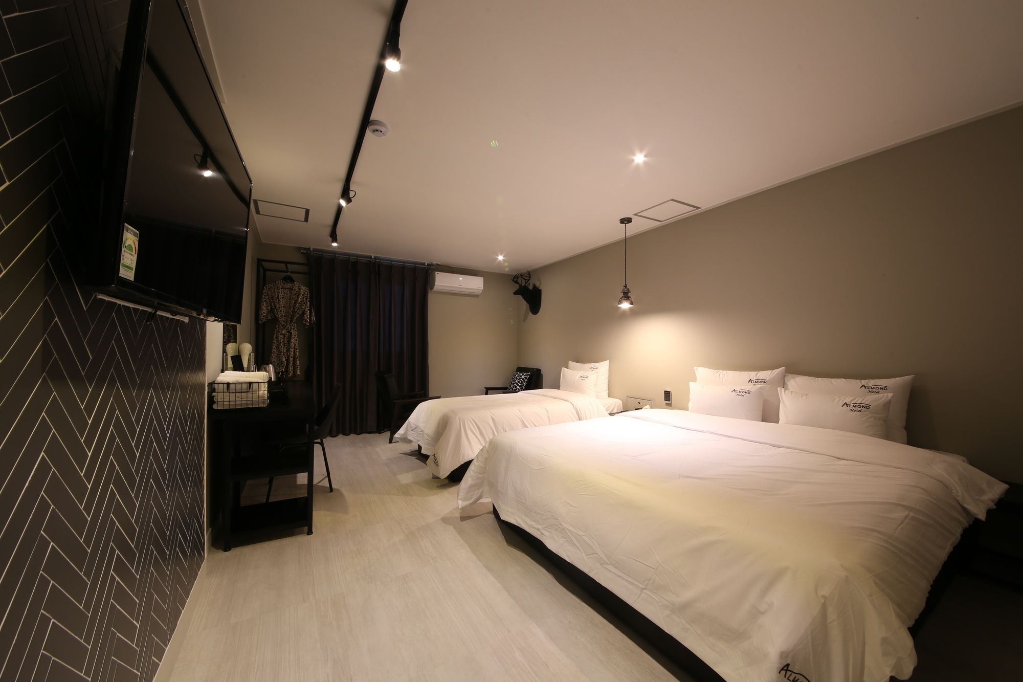 Almond Hotel Gupo Station Busan Buitenkant foto